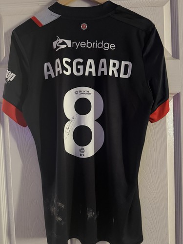 Match worn luton town aasgaard - worn,